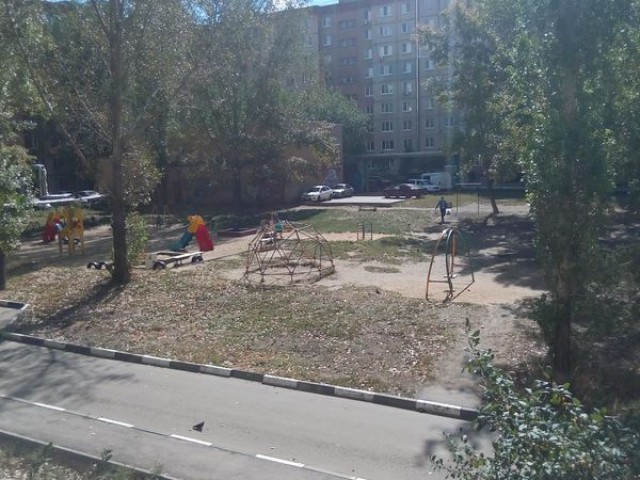 Продается 1-комнатная квартира в Саратове на Уфимцева, 6 - Вид с балкона во двор